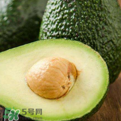 牛油果榨汁要去皮嗎？牛油果榨汁要加水嗎？