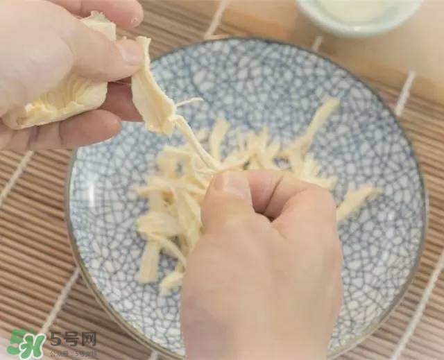 牛油果沙拉怎么做？牛油果沙拉用什么醬？