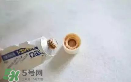 白兔暗瘡膏還是獅王祛痘膏好？兩款祛痘產(chǎn)品對比