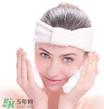 痘痘肌的護(hù)膚品怎么挑？正確挑選祛痘產(chǎn)品