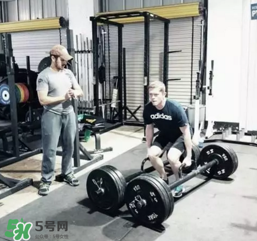 農(nóng)夫行走可以單手嗎？農(nóng)夫行走要沉肩嗎？