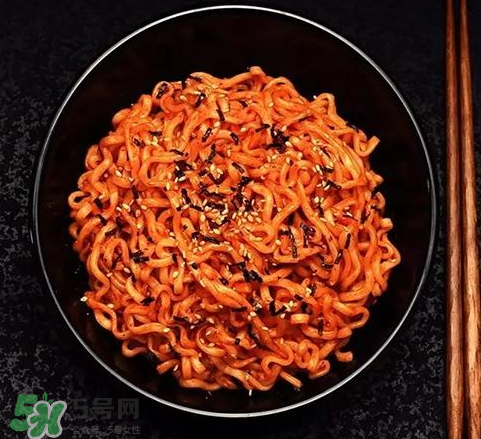 國產(chǎn)火雞面和韓國的味道一樣嗎？國產(chǎn)火雞面和韓國有什么區(qū)別？