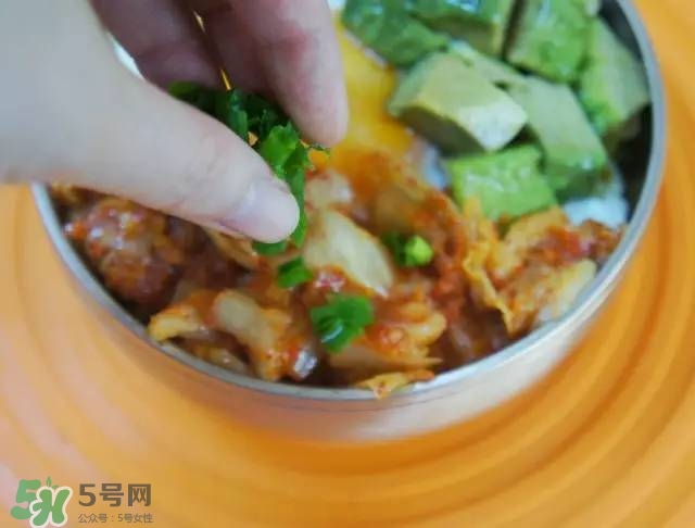 牛油果沙拉怎么做？牛油果沙拉用什么醬？