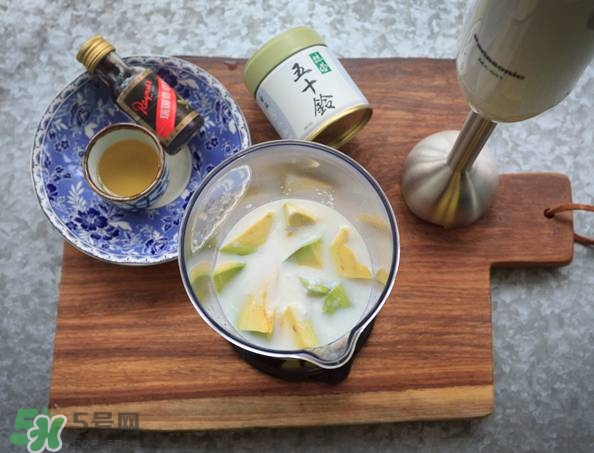 牛油果沙拉怎么做？牛油果沙拉用什么醬？