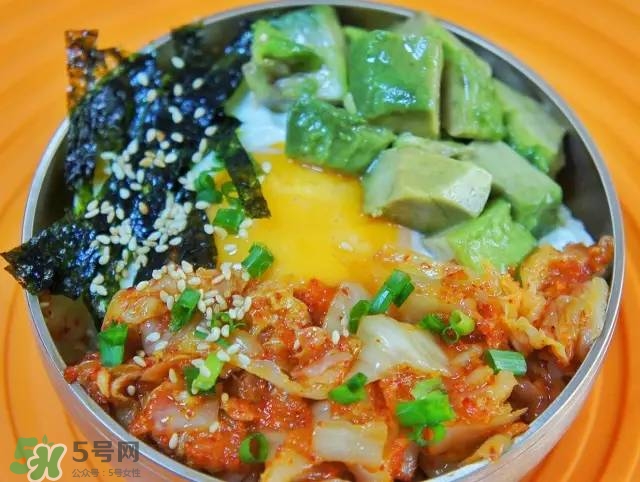 牛油果沙拉怎么做？牛油果沙拉用什么醬？