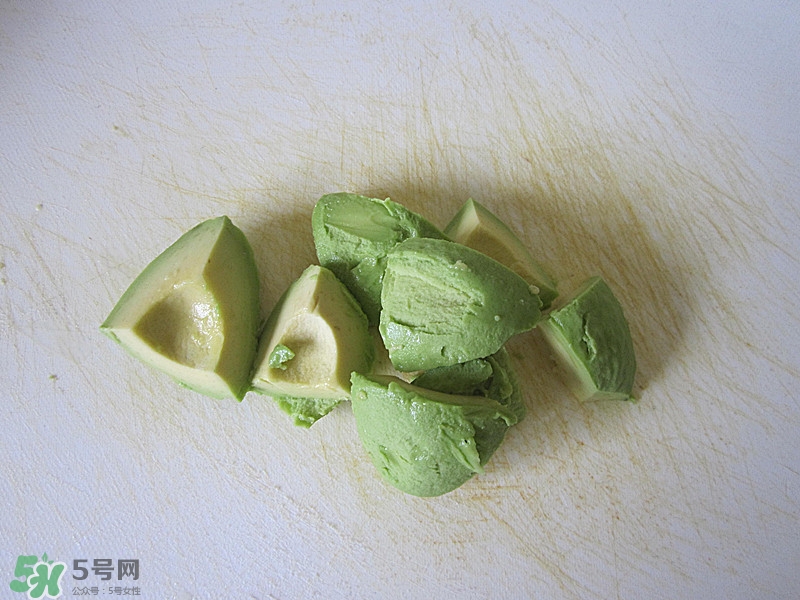 牛油果沙拉怎么做？牛油果沙拉用什么醬？