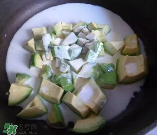 牛油果沙拉怎么做？牛油果沙拉用什么醬？