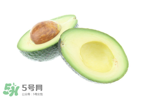 寶寶吃牛油果要蒸熟嗎？寶寶吃牛油果會便秘嗎？