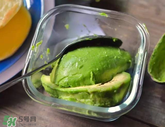 牛油果沙拉怎么做？牛油果沙拉用什么醬？