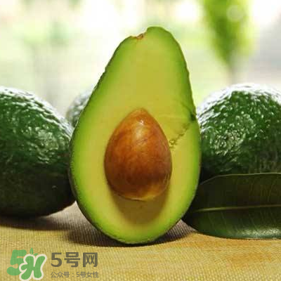 牛油果榨汁要去皮嗎？牛油果榨汁要加水嗎？