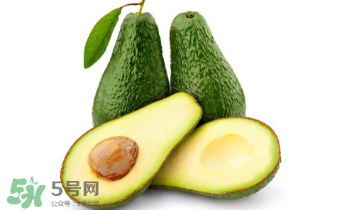 寶寶吃牛油果要蒸熟嗎？寶寶吃牛油果會便秘嗎？