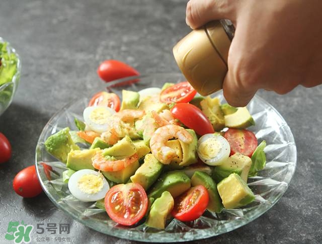牛油果沙拉怎么做？牛油果沙拉用什么醬？