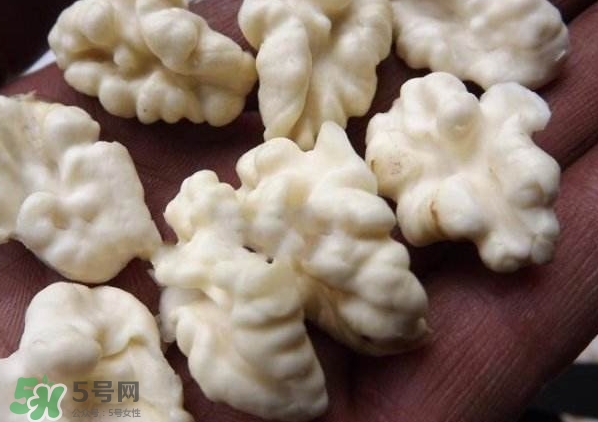 新鮮核桃怎么吃？新鮮核桃怎么給寶寶吃？