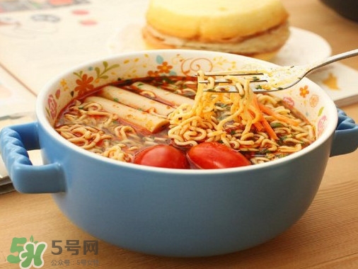 微波爐怎么做泡面？微波爐怎么做蛋糕