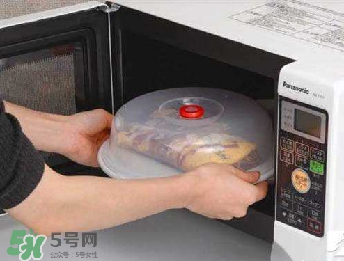 微波爐加熱食物致癌嗎？微波爐加熱食物要蓋蓋子嗎