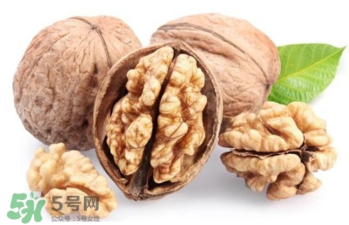 青皮核桃和干核桃哪個營養(yǎng)高？有什么區(qū)別？