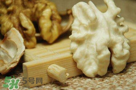 新鮮核桃怎么吃？新鮮核桃怎么給寶寶吃？