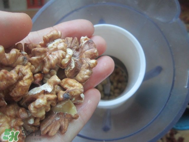 核桃可以和黃豆一起打豆?jié){嗎？核桃和什么一起打豆?jié){好？