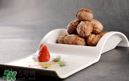 核桃可以空腹吃嗎？核桃飯前吃好還是飯后吃好？