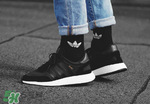 adidas iniki runner boost酷黑配色上腳效果怎么樣？