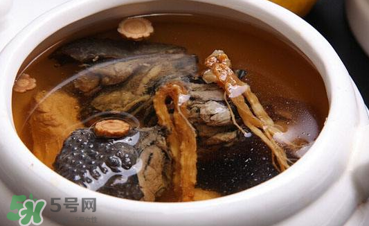 花旗參烏雞湯孕婦可以喝嗎？懷孕可以吃花旗參烏雞湯嗎？