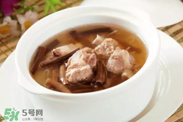 湯里的鈣鐵含量高不高？湯的蛋白質(zhì)多嗎？