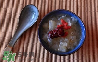 雪蛤能和銀耳一起燉嗎？雪蛤銀耳羹怎么做？