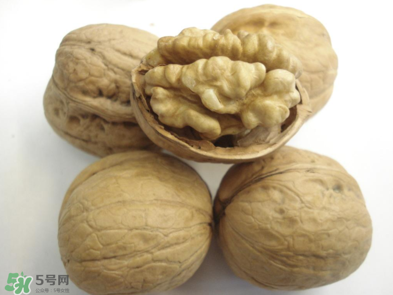 核桃上的陰皮是什么？核桃對血管的作用