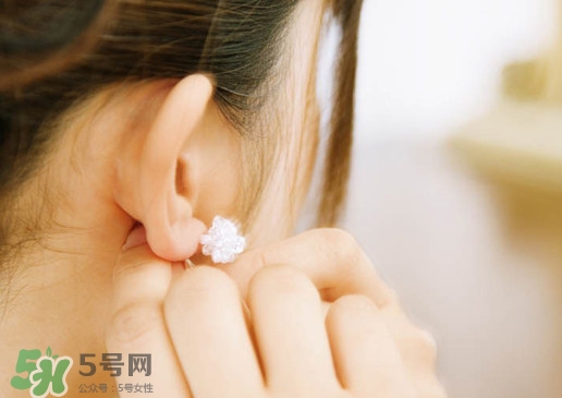 打耳洞去醫(yī)院什么科？打耳洞用什么打比較好