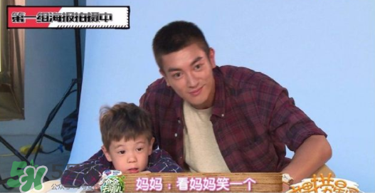 雙眼皮能搓出來嗎？霍思燕怎么幫嗯哼搓雙眼皮的？