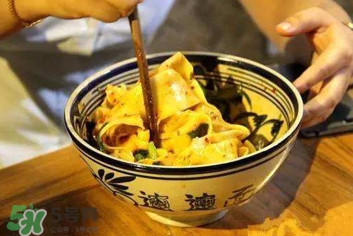 biangbiang面怎么寫？biangbiang面和油潑面的區(qū)別