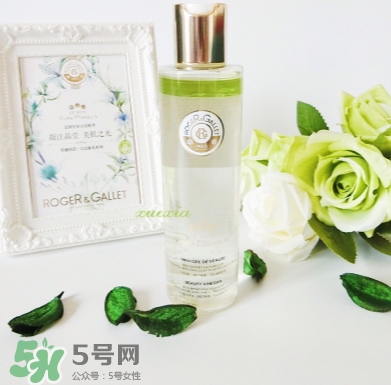 香邂格蕾古法凝光醋萃爽膚水怎么用？