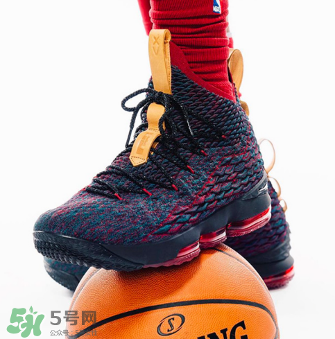 nike lebron 15 cavs實(shí)物什么樣？