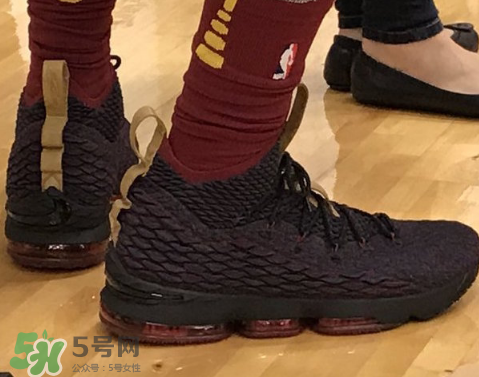 nike lebron 15 cavs實(shí)物什么樣？