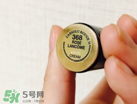 蘭蔻菁純唇膏小紅色是什么顏色？蘭蔻小紅色好看嗎