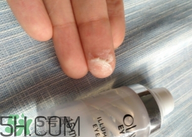 olay亮眼明眸雙旋眼霜怎么用？olay雙旋眼霜使用方法
