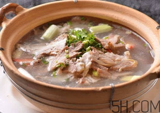 牛骨頭湯要放哪些食材？牛骨頭湯要煮多長(zhǎng)時(shí)間