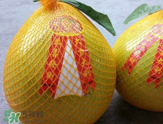 如何區(qū)分紅肉蜜柚真假？吃紅肉蜜柚有什么好處？
