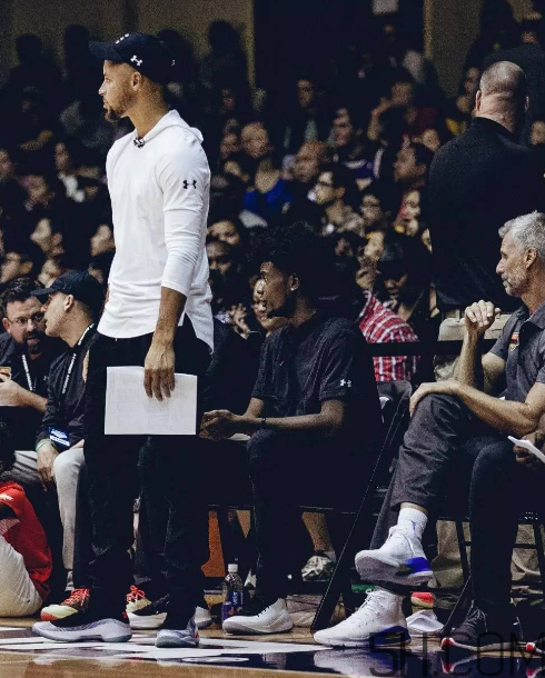 under armour curry 4庫里戰(zhàn)靴中國別注版實物什么樣？