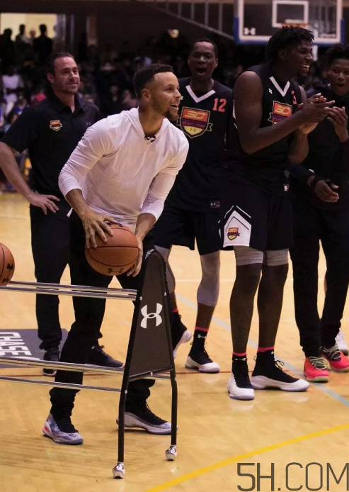 under armour curry 4庫里戰(zhàn)靴中國別注版實物什么樣？