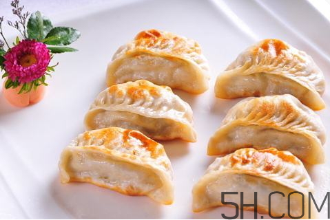 煎餃怎么煎才酥脆好吃？煎餃怎么做好吃？