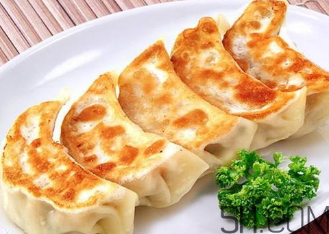 煎餃怎么煎才酥脆好吃？煎餃怎么做好吃？