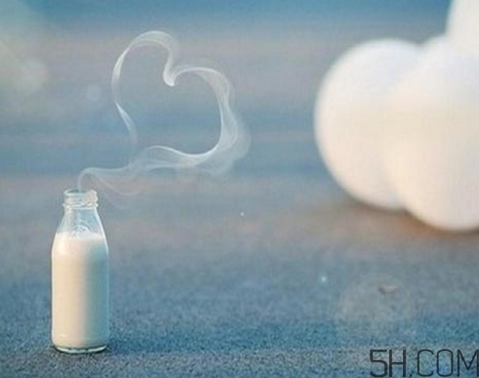 早上空腹喝牛奶好嗎？早上喝牛奶有什么好處？