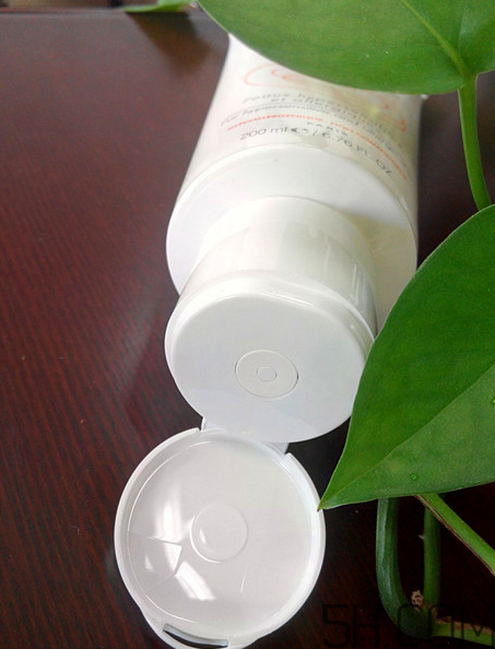 雅漾舒緩特護(hù)潔面乳怎么樣？好用嗎？