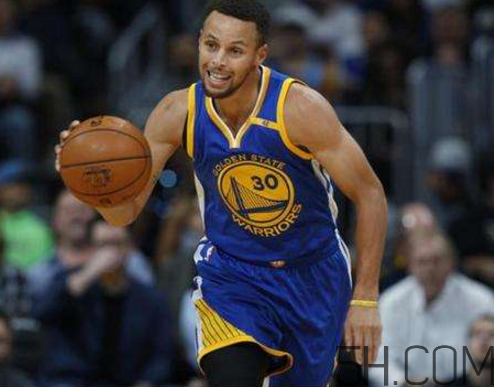 under armour curry 4白黑配色什么時(shí)候發(fā)售_多少錢(qián)？