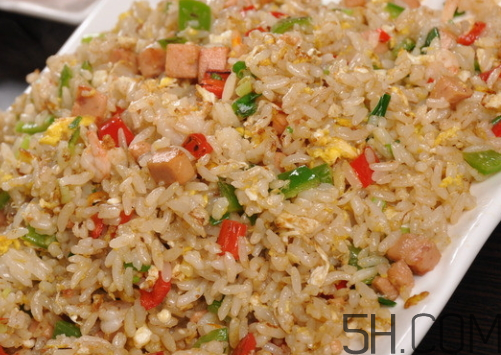 蛋炒飯可以放生抽嗎 蛋炒飯放生抽還是老抽？