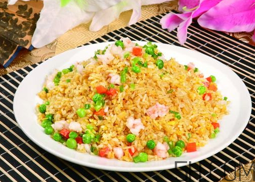 蛋炒飯為什么要用隔夜飯？蛋炒飯可以用熱飯嗎？