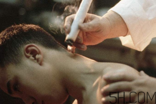 濕氣重艾灸灸哪個(gè)部位？艾灸盒的使用方法圖解