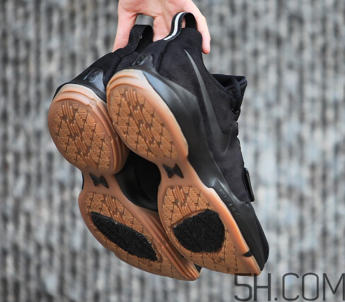 nike pg 1黑色生膠大底發(fā)售時間_實物什么樣？