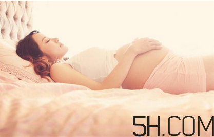 不適合孕婦的睡姿有那些？孕婦冬季如何護(hù)膚？